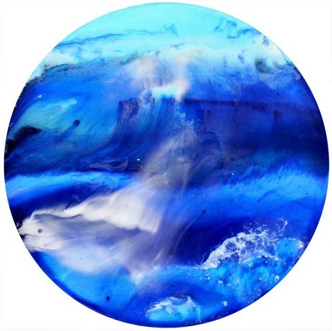 Peinture et résine sur toile ronde. La vague bleue et l'écume blanche. L'océan